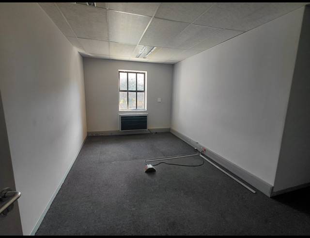 382M² OFFICE TO LET IN BRYANSTON